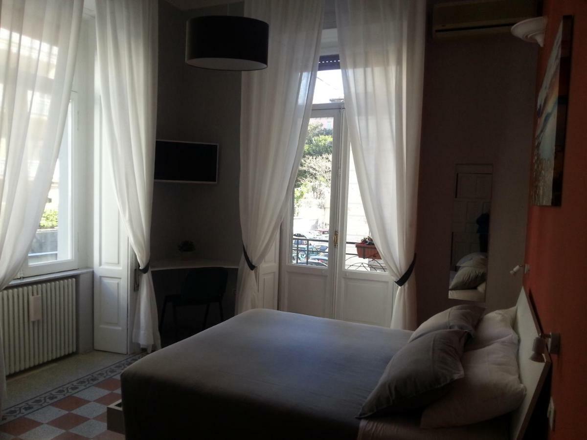 B&B Marange Наполи Екстериор снимка